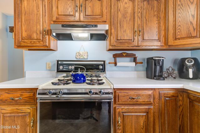 32 Wedgewood Avenue, Rotterdam, NY 12303