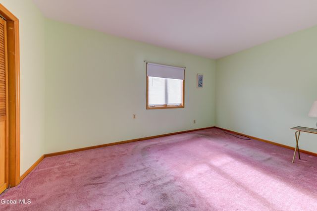 32 Wedgewood Avenue, Rotterdam, NY 12303