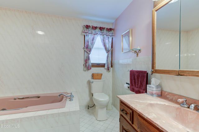 32 Wedgewood Avenue, Rotterdam, NY 12303