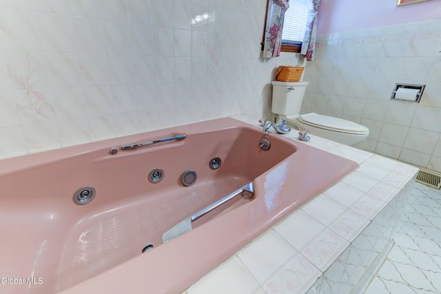 32 Wedgewood Avenue, Rotterdam, NY 12303