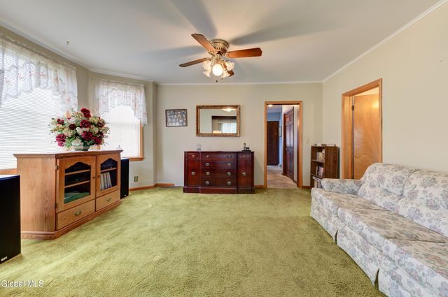 32 Wedgewood Avenue, Rotterdam, NY 12303