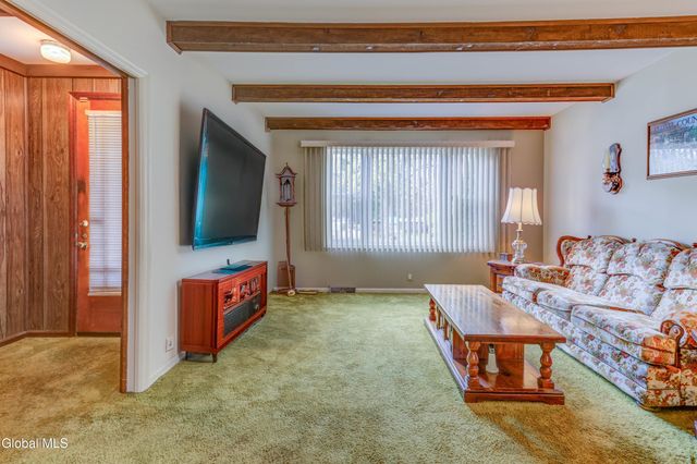 32 Wedgewood Avenue, Rotterdam, NY 12303