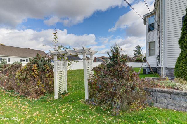 32 Wedgewood Avenue, Rotterdam, NY 12303