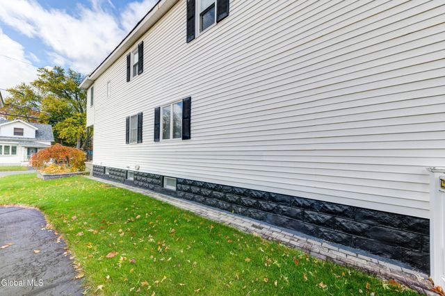 32 Wedgewood Avenue, Rotterdam, NY 12303