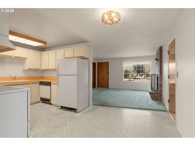 3805 Se 180TH Pl, Portland, OR 97236