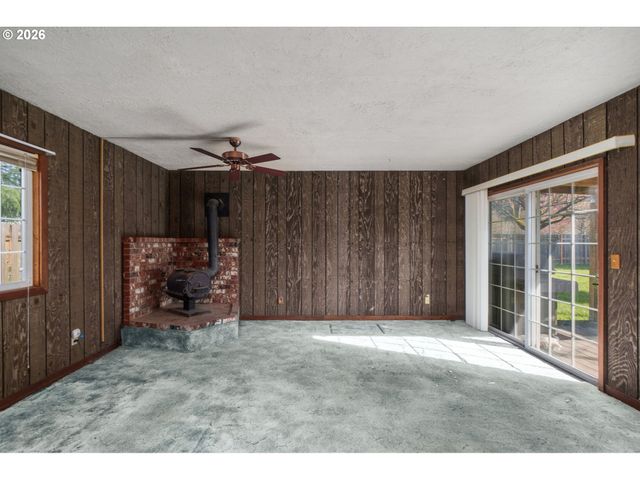 3805 Se 180TH Pl, Portland, OR 97236