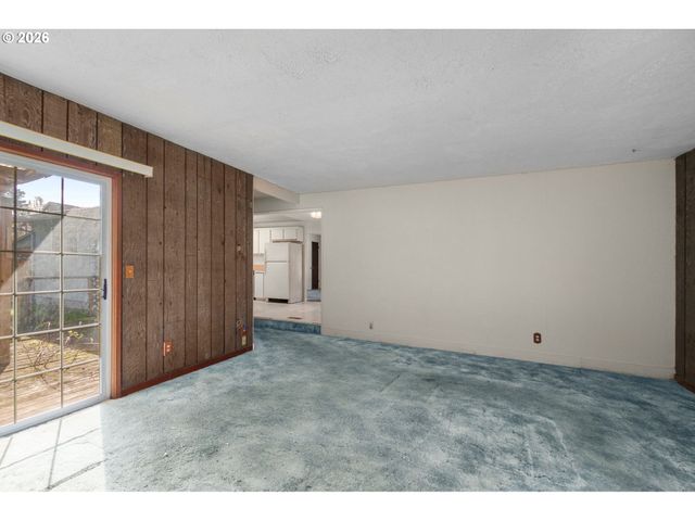 3805 Se 180TH Pl, Portland, OR 97236