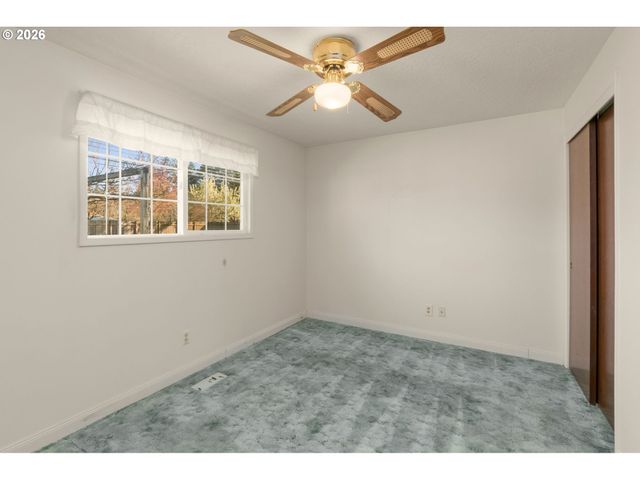 3805 Se 180TH Pl, Portland, OR 97236