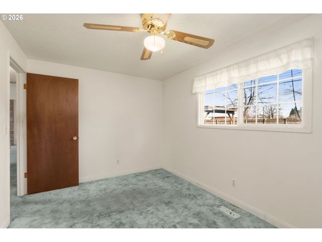 3805 Se 180TH Pl, Portland, OR 97236