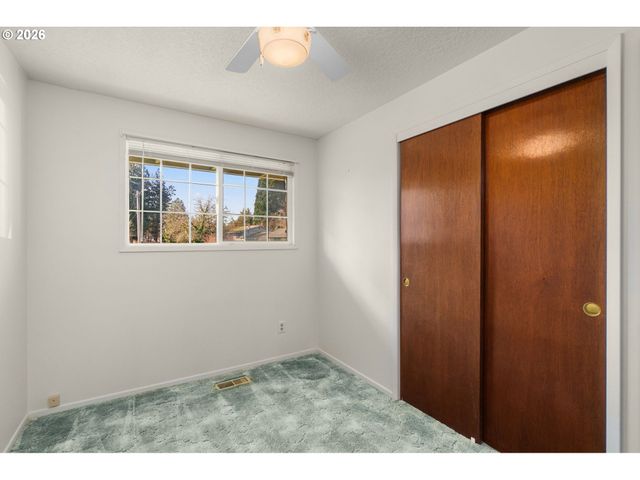 3805 Se 180TH Pl, Portland, OR 97236