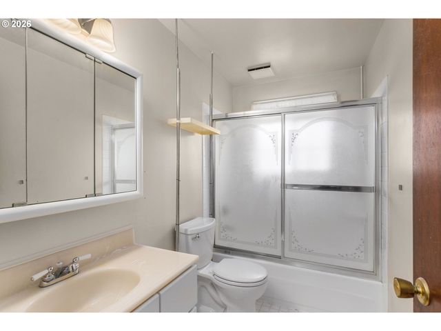 3805 Se 180TH Pl, Portland, OR 97236