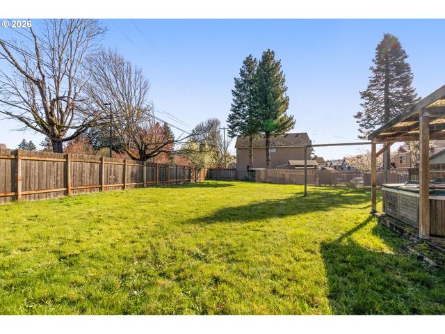3805 Se 180TH Pl, Portland, OR 97236