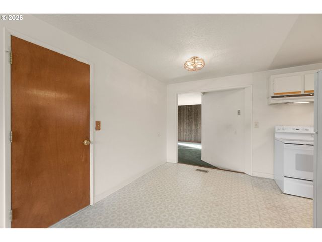 3805 Se 180TH Pl, Portland, OR 97236