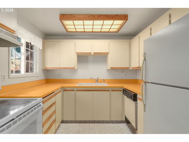 3805 Se 180TH Pl, Portland, OR 97236