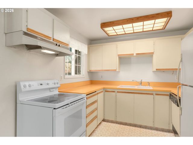 3805 Se 180TH Pl, Portland, OR 97236