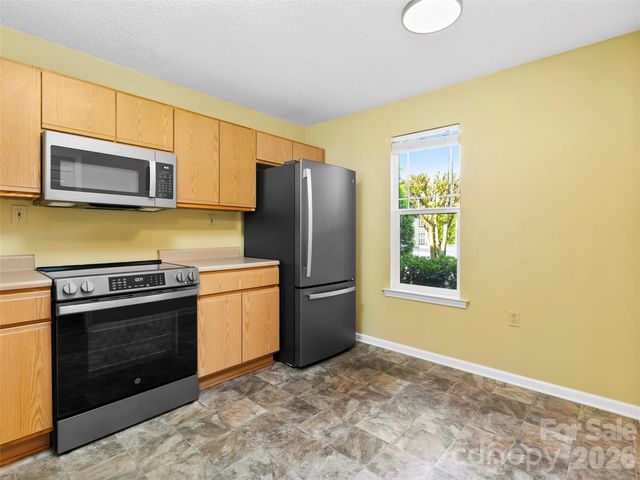 2303 Deermouse Way, Hendersonville, NC 28792