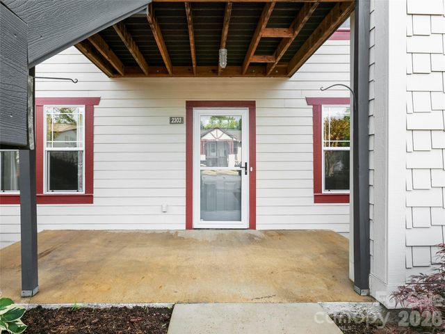 2303 Deermouse Way, Hendersonville, NC 28792