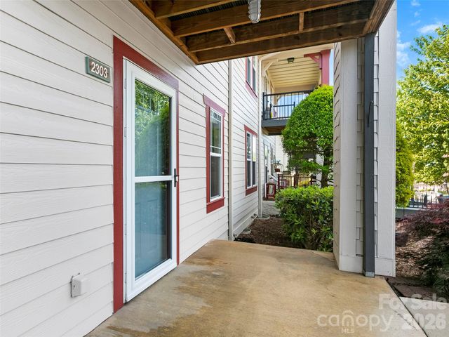 2303 Deermouse Way, Hendersonville, NC 28792