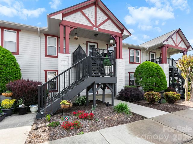 2303 Deermouse Way, Hendersonville, NC 28792