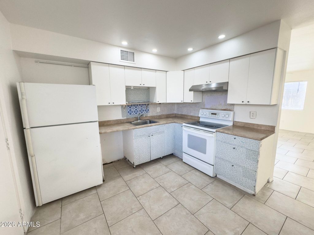 308 E VOGEL Avenue 4, Phoenix, AZ 85020