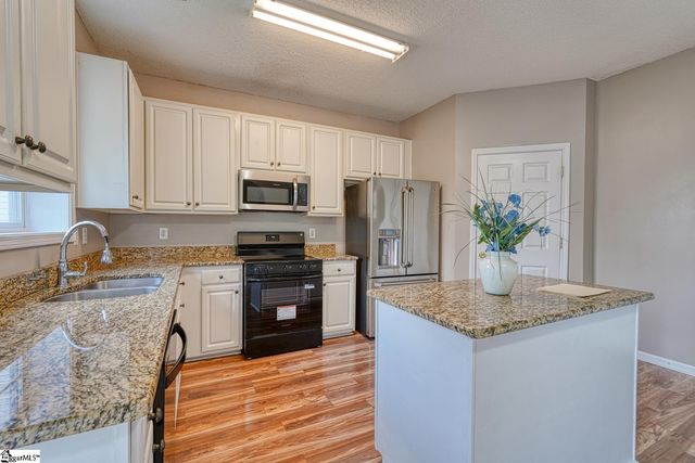 823 Old Wynd Court, Spartanburg, SC 29301