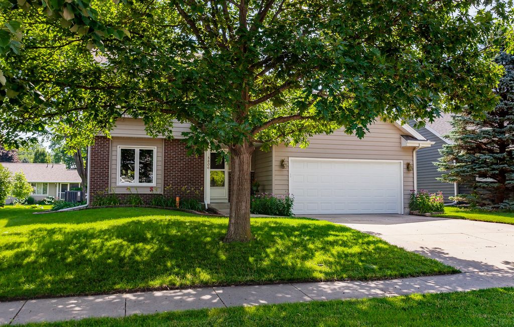 3806 Columbine Avenue, Ames, IA 50010