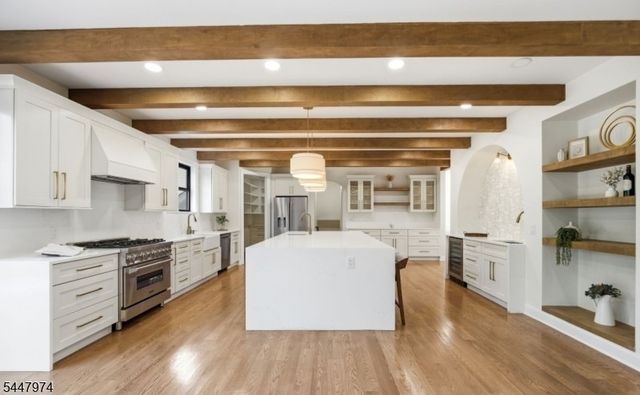 61 Hickory St, Metuchen Boro, NJ 08840