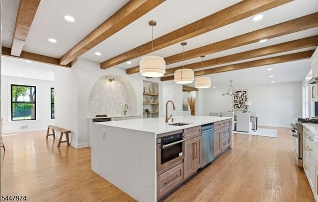 61 Hickory St, Metuchen Boro, NJ 08840