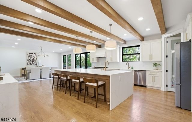 61 Hickory St, Metuchen Boro, NJ 08840