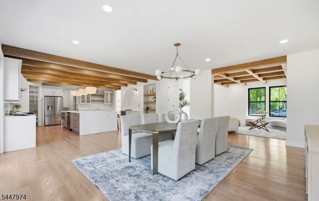 61 Hickory St, Metuchen Boro, NJ 08840