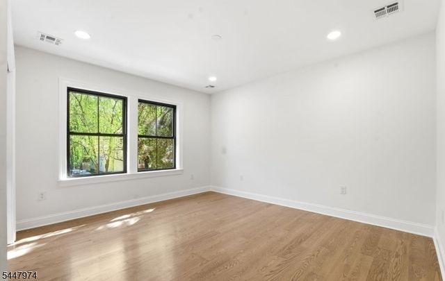61 Hickory St, Metuchen Boro, NJ 08840