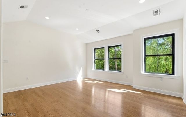 61 Hickory St, Metuchen Boro, NJ 08840