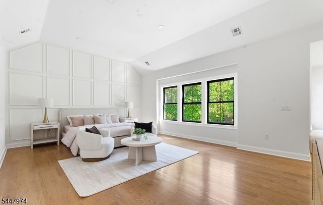 61 Hickory St, Metuchen Boro, NJ 08840