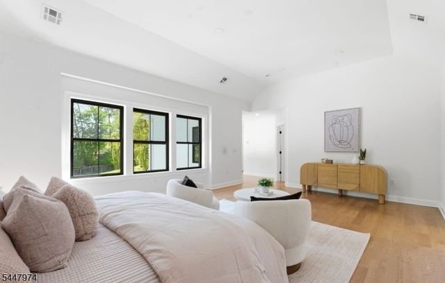 61 Hickory St, Metuchen Boro, NJ 08840