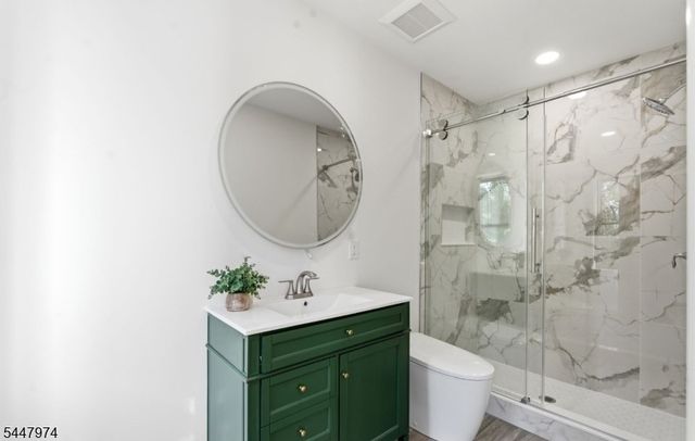 61 Hickory St, Metuchen Boro, NJ 08840