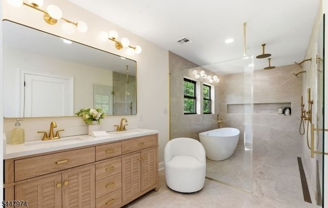 61 Hickory St, Metuchen Boro, NJ 08840