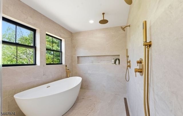 61 Hickory St, Metuchen Boro, NJ 08840