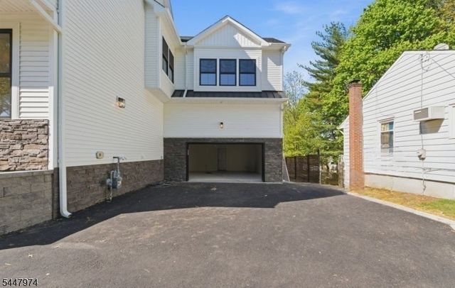 61 Hickory St, Metuchen Boro, NJ 08840