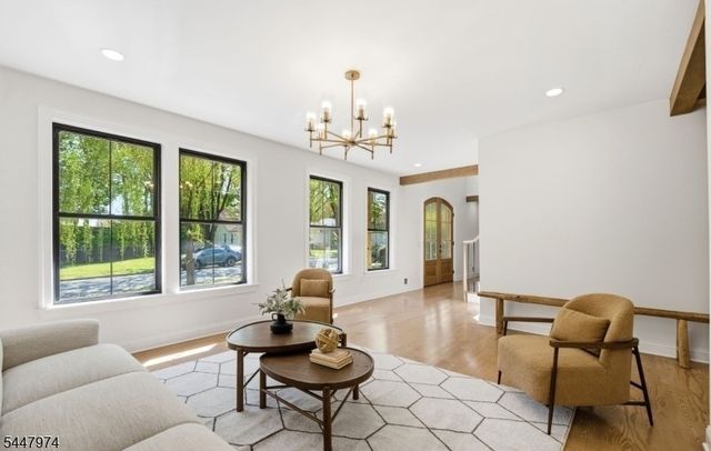 61 Hickory St, Metuchen Boro, NJ 08840