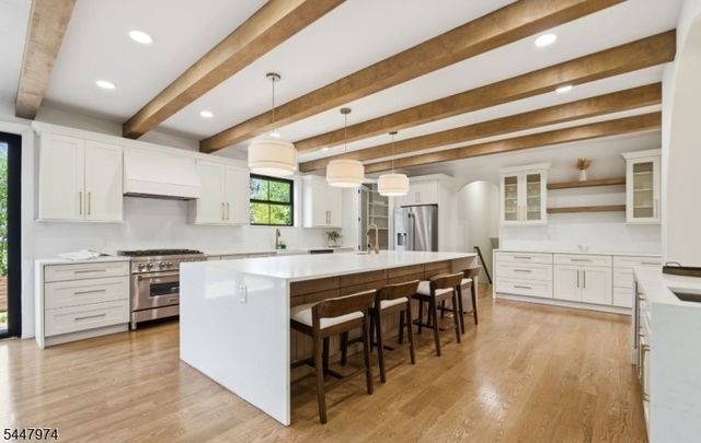 61 Hickory St, Metuchen Boro, NJ 08840
