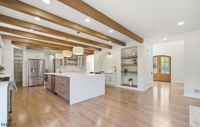 61 Hickory St, Metuchen Boro, NJ 08840