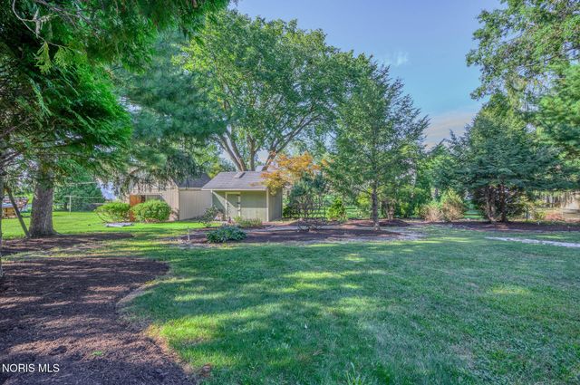 624 Marilyn Drive, Rossford, OH 43460