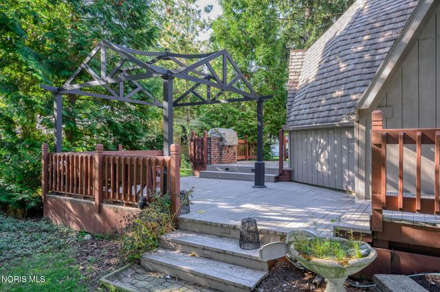 624 Marilyn Drive, Rossford, OH 43460