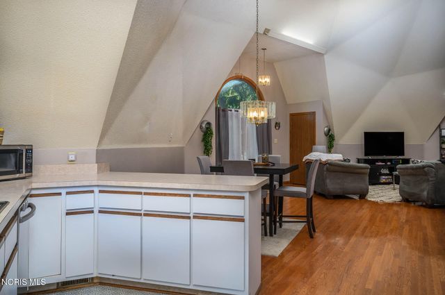 624 Marilyn Drive, Rossford, OH 43460