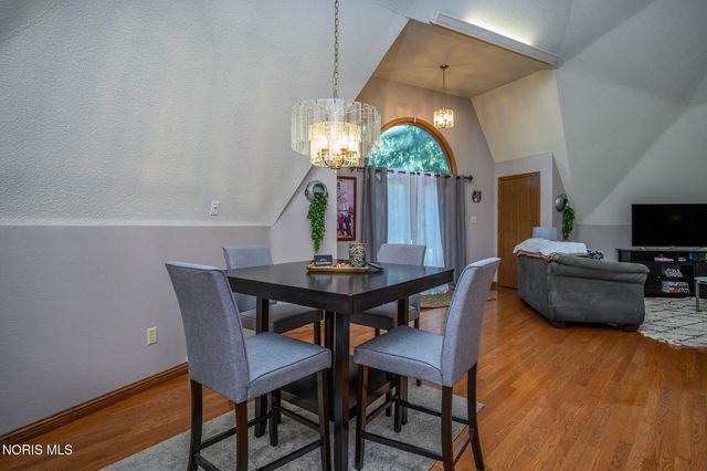 624 Marilyn Drive, Rossford, OH 43460