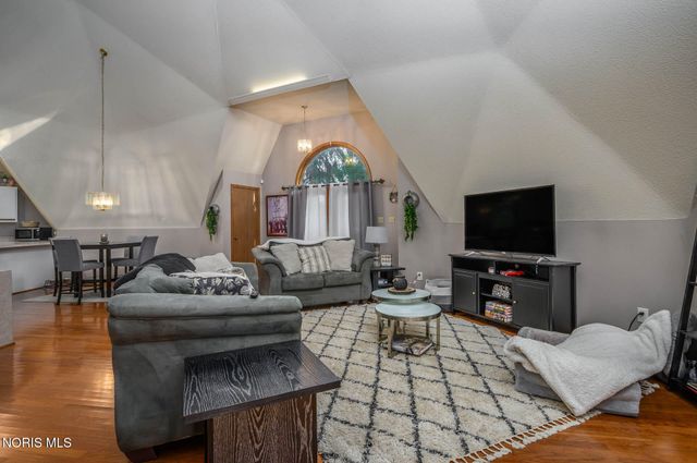 624 Marilyn Drive, Rossford, OH 43460