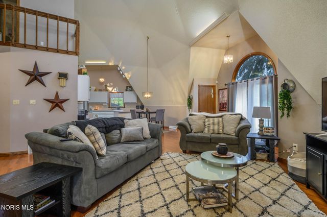 624 Marilyn Drive, Rossford, OH 43460