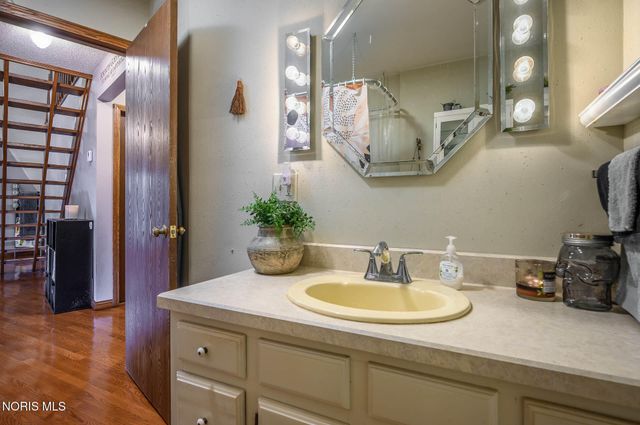 624 Marilyn Drive, Rossford, OH 43460