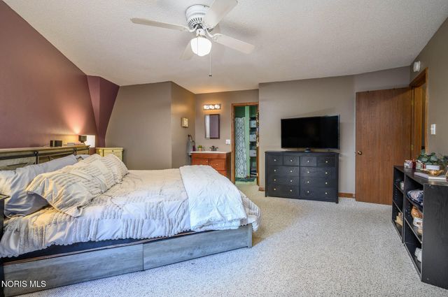 624 Marilyn Drive, Rossford, OH 43460