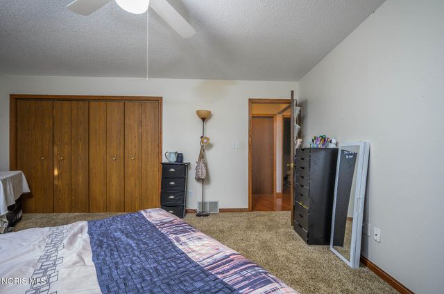 624 Marilyn Drive, Rossford, OH 43460